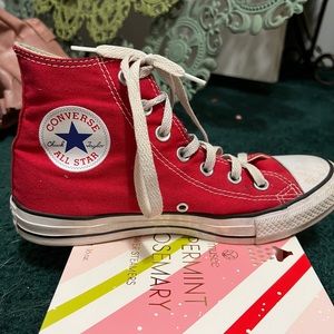 High top red converse.